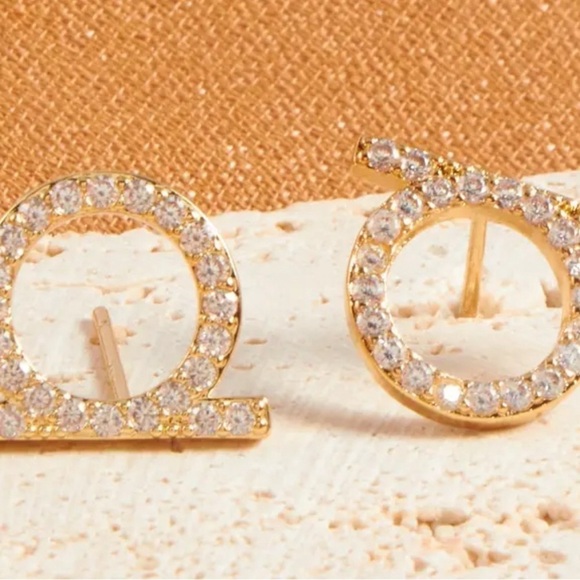 Luxury Crystal Circle Geo Stud Earrings - Picture 3 of 3